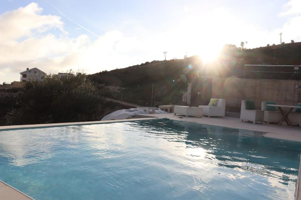 Bazén v ubytování Amazing Villa in Benalmadena nebo v jeho okolí