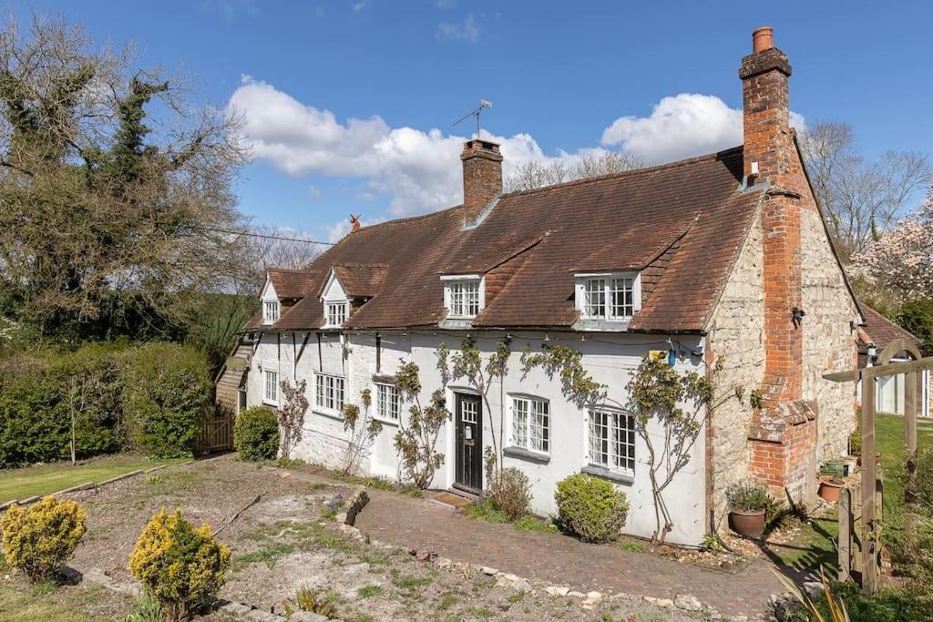 Beautiful Cottage in South Downs National Park - Housity