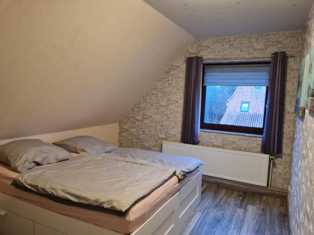a bedroom with a bed and a window at Ferienwohnung Schmidt in Waabs