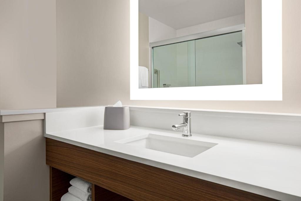 Holiday Inn Express & Suites - Ukiah by IHG photo