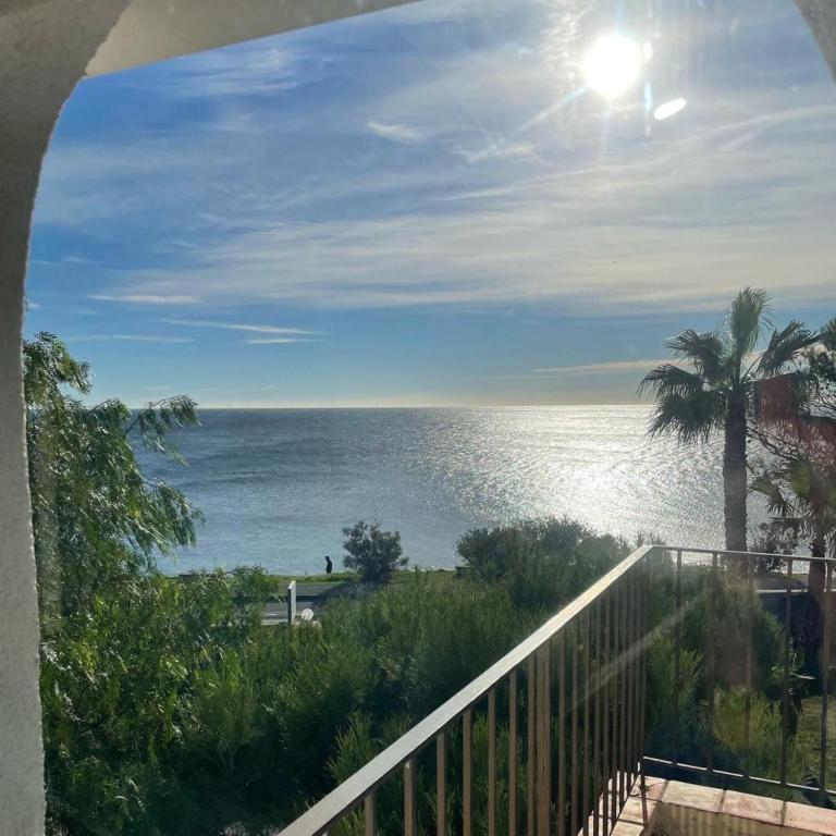 Villa Les Glycines - Apartment With Sea View