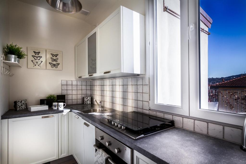 Kuchyňa alebo kuchynka v ubytovaní Como Unique View - byMyHomeinComo