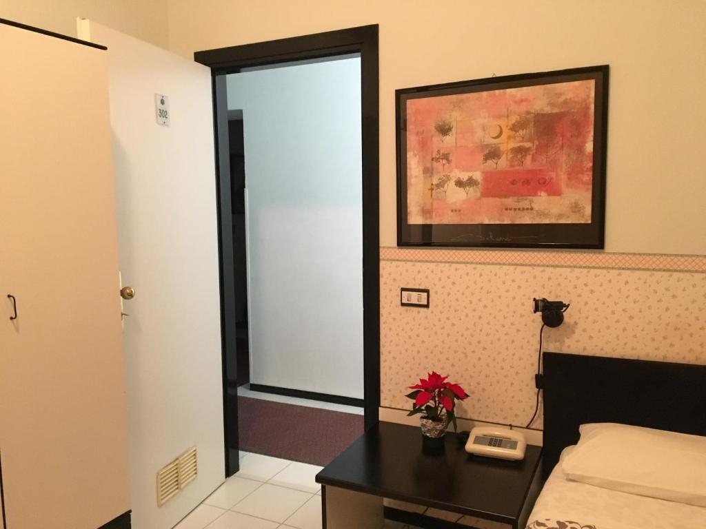 Postel nebo postele na pokoji v ubytování Hotel Letizia