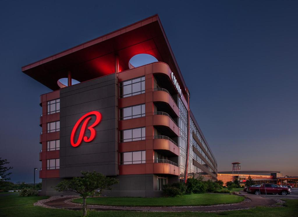 a large building with the letter b on it at Bally's Quad Cities Casino & Hotel in Rock Island