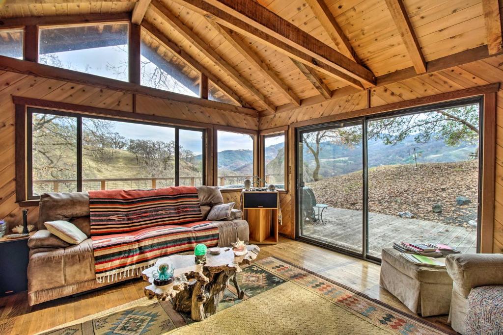 Ukiah Hideaway with Mountain View 5 Mi to Wineries!, Ukiah (updated