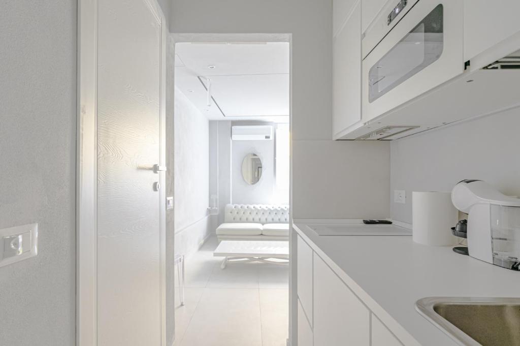 A bathroom at Happy Florence Ponte Vecchio Bed UpDown