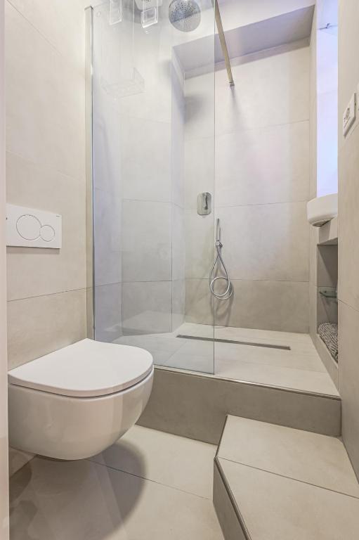 A bathroom at Happy Florence Ponte Vecchio Bed UpDown