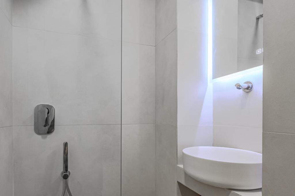 A bathroom at Happy Florence Ponte Vecchio Bed UpDown