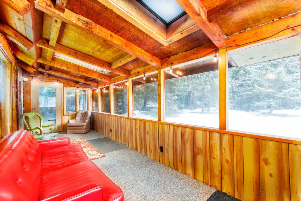 Posezení v ubytování Alpine Meadows Log Cabin