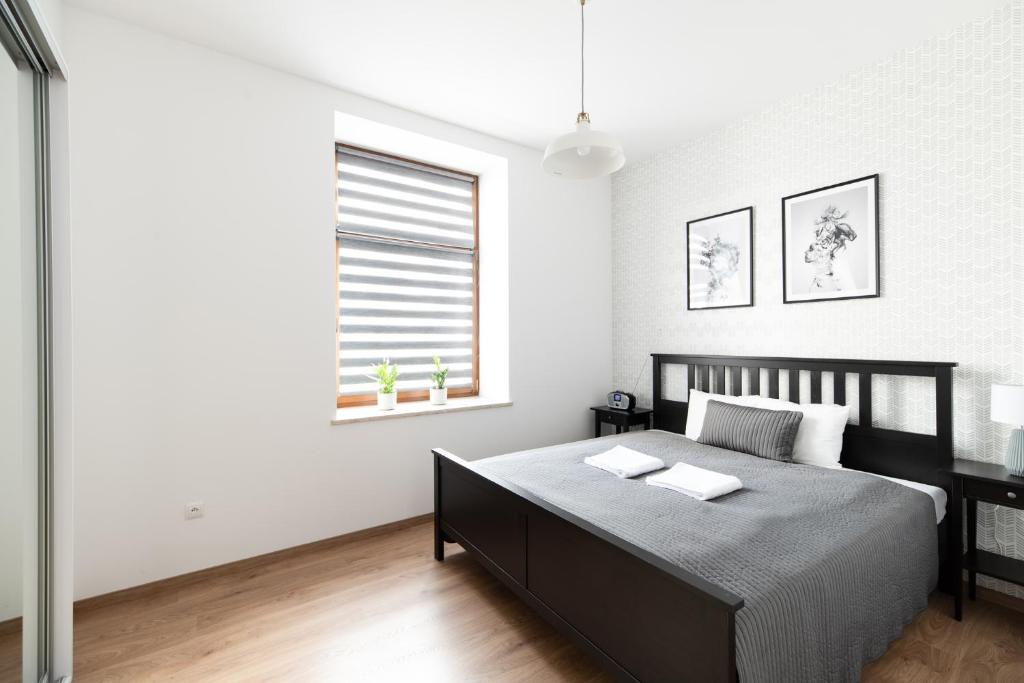 NEO UNIQUE & BRIGHT Apartments, FREE PARKING, 15min Old Town & Kazimierz - by Homelike Krakow - 1