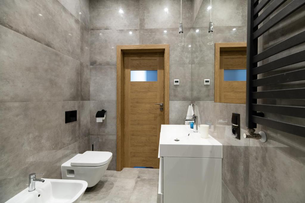 NEO UNIQUE & BRIGHT Apartments, FREE PARKING, 15min Old Town & Kazimierz - by Homelike Krakow - 3