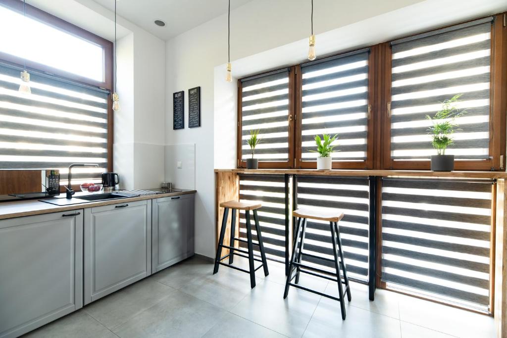 NEO UNIQUE & BRIGHT Apartments, FREE PARKING, 15min Old Town & Kazimierz - by Homelike Krakow - 10