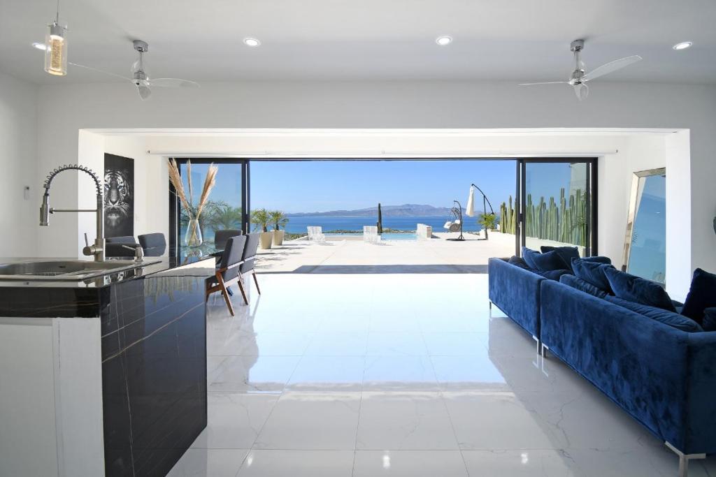Unique Villa Infinity Pool & Espiritu Santo Island View - Housity