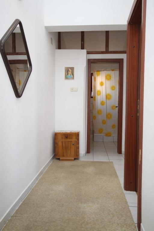 Zdjęcie z galerii obiektu Apartments by the sea Pag - 6272 w mieście Pag