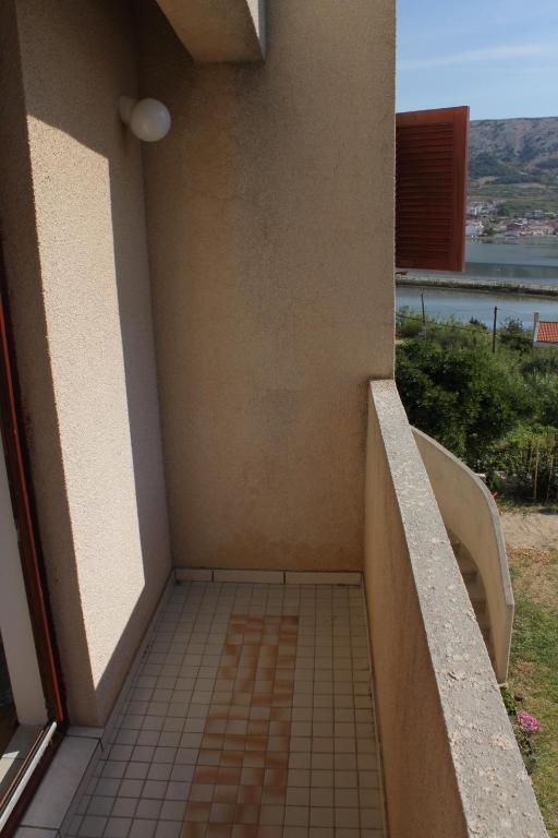 Zdjęcie z galerii obiektu Apartments by the sea Pag - 6272 w mieście Pag