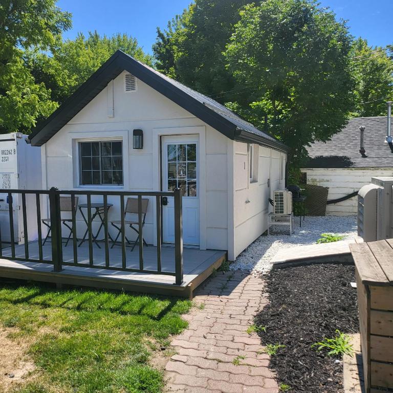 Lake Erie Condo with private Beach & Deck, Port Dover (updated prices 2024)