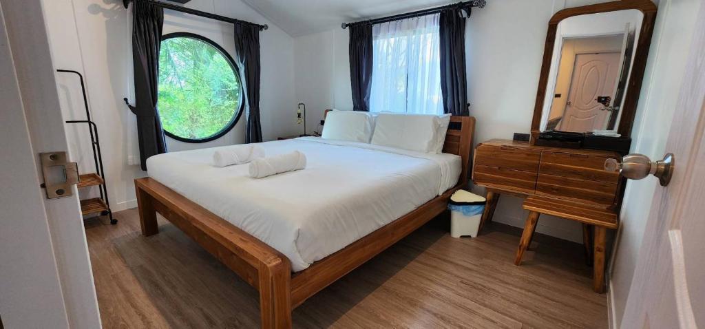 Postel nebo postele na pokoji v ubytování The Nidhra Boutique Resort