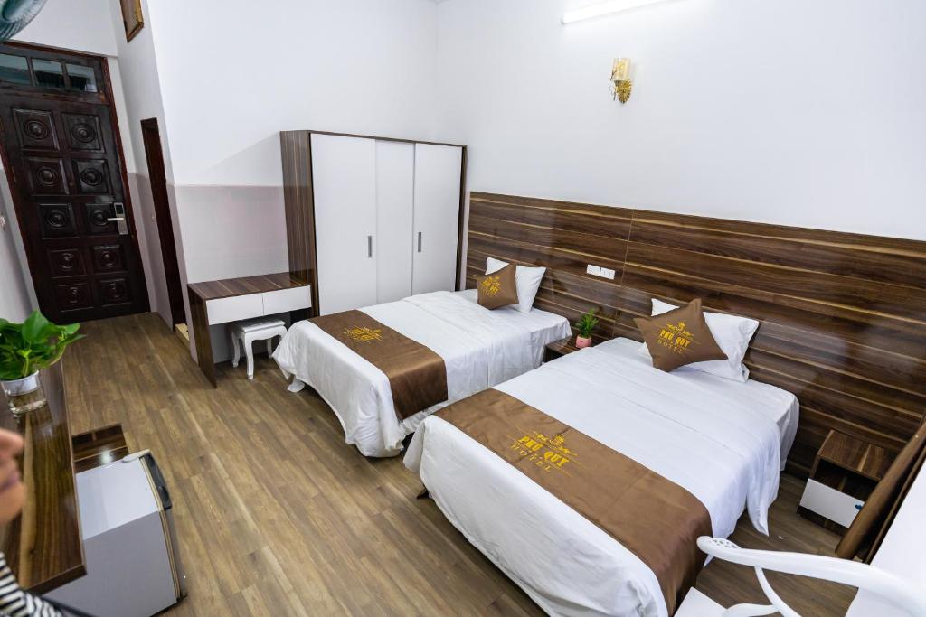 PHÚ QUÝ HOTEL near ĐÔNG KINH MARKET - Luxe Viervoudige Kamer