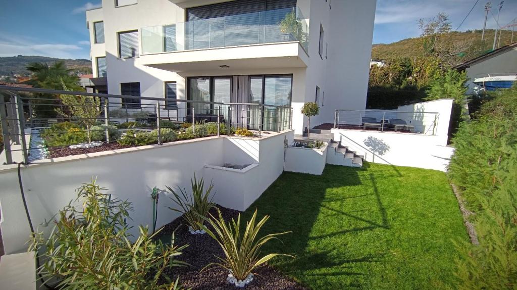 Vonkajšia záhrada v ubytovaní ENA, Luxury Apartments Opatija