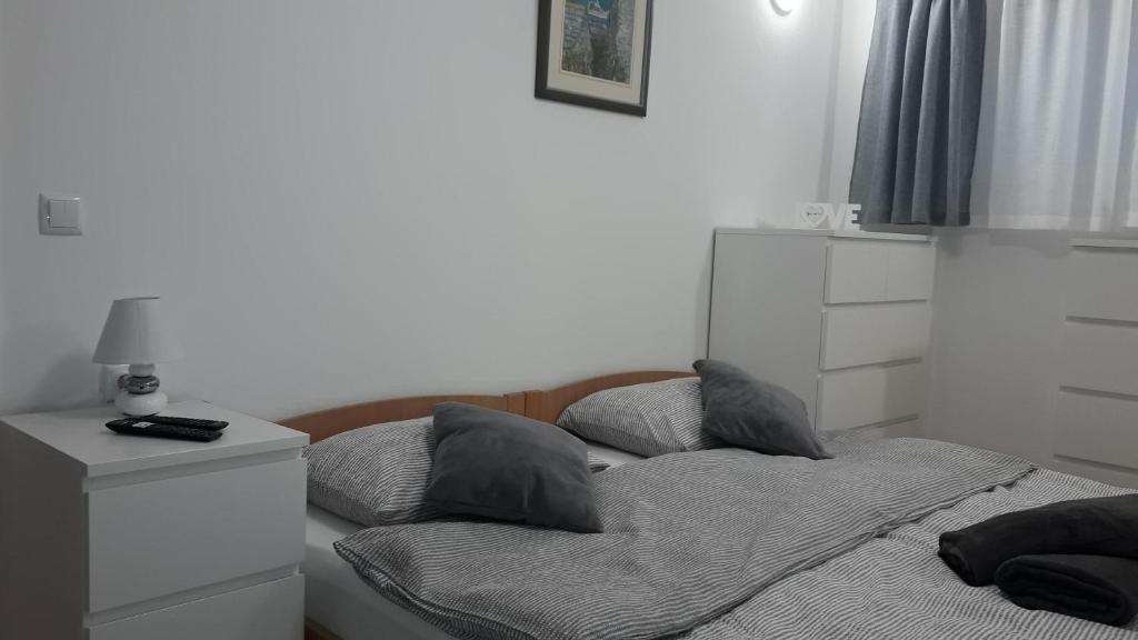 a bed with pillows on it in a bedroom at Studio Apartment Nani Centar in Split
