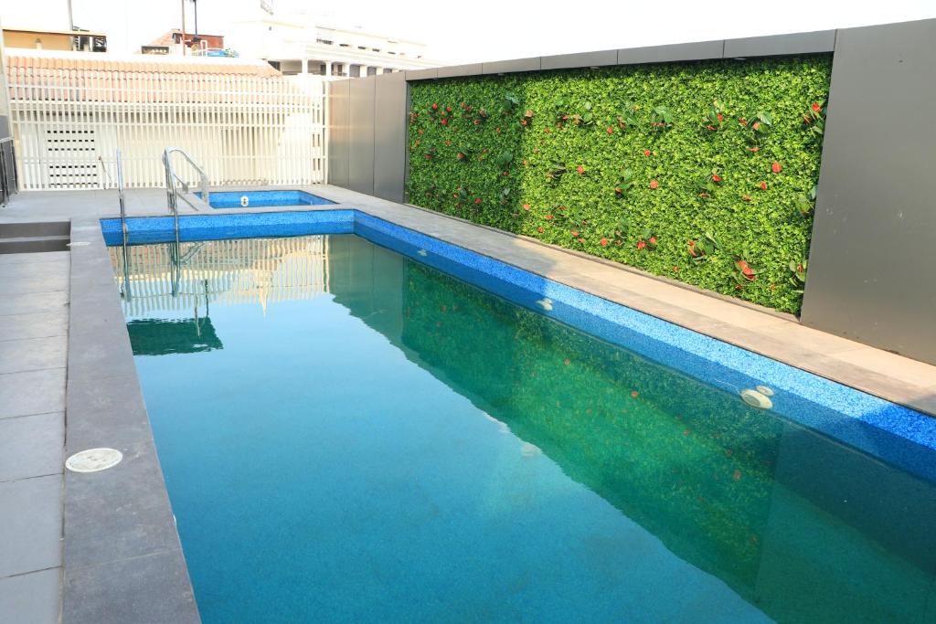 Bazén v ubytování Hotel Rudra Royals nebo v jeho okolí