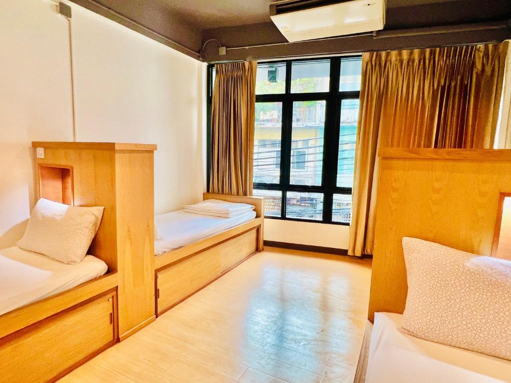 Giường trong phòng chung tại Daraya Hostel
