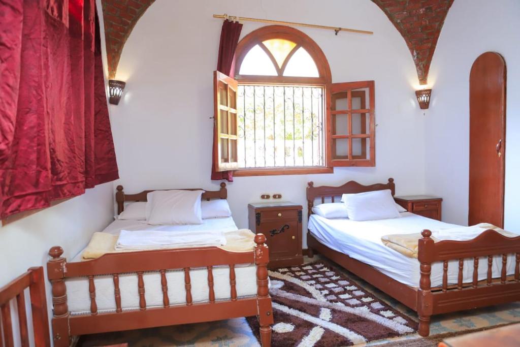 Postel nebo postele na pokoji v ubytování Luxor Villa Hatshepsut
