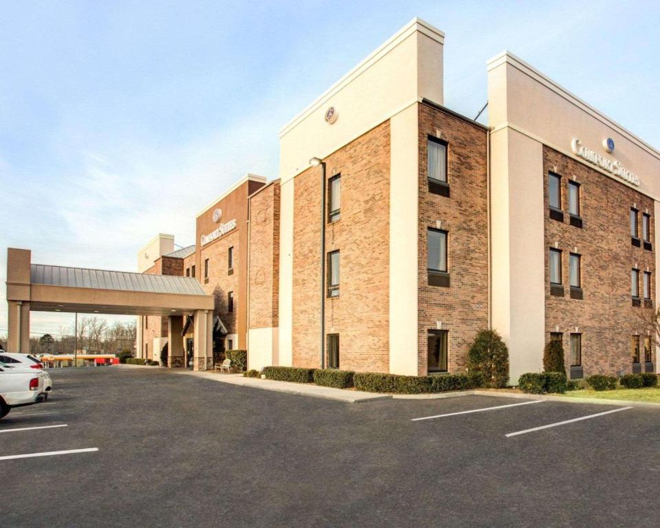 a large brick building with a parking lot at Comfort Suites Crossville in Crossville