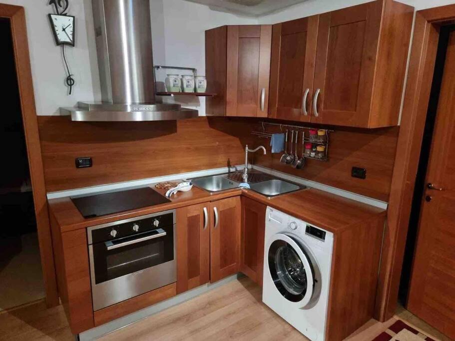 Wilson Square Apartment - Image 4
