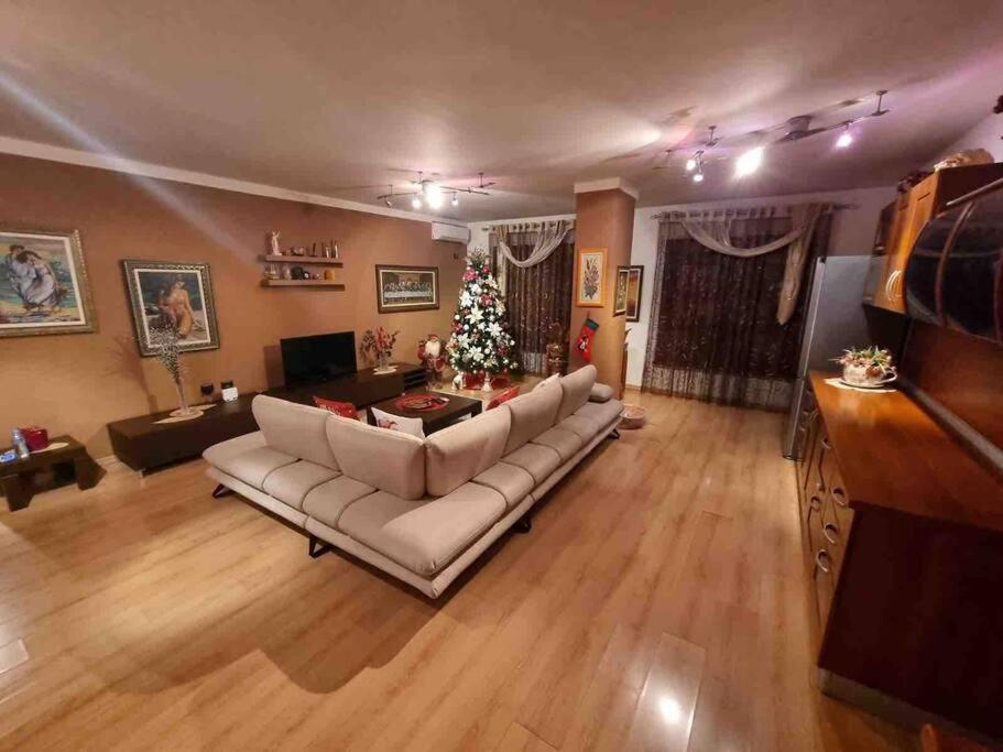 Wilson Square Apartment - Image 5