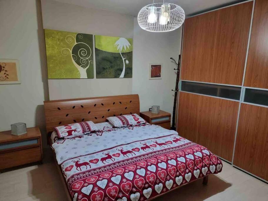 Wilson Square Apartment - Image 2