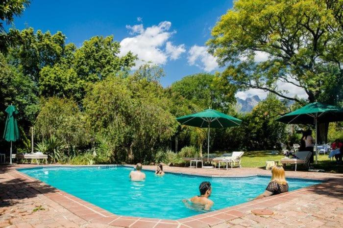 Πισίνα στο ή κοντά στο 5 Mountains Lodge & Spa