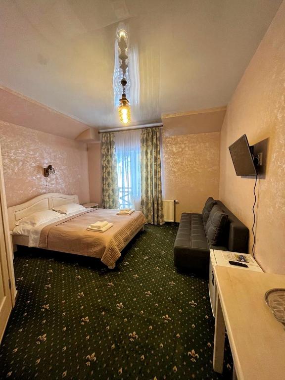 TV a/nebo společenská místnost v ubytování Viktan Hotel