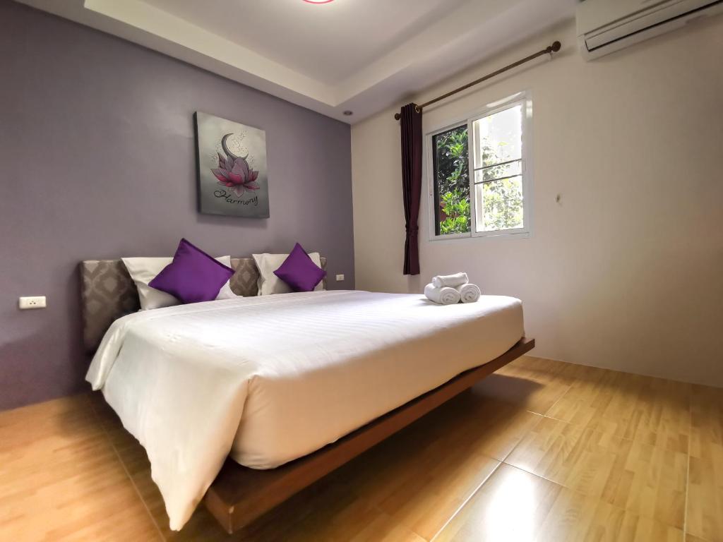 Postel nebo postele na pokoji v ubytování Harmony Naturist Resort Rawai Phuket 18yr minimum age only nudist nake d FKK