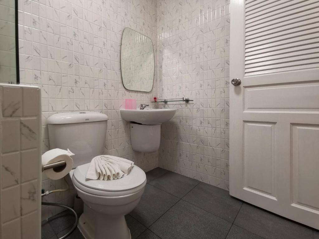 Koupelna v ubytování Harmony Naturist Resort Rawai Phuket 18yr minimum age only nudist nake d FKK