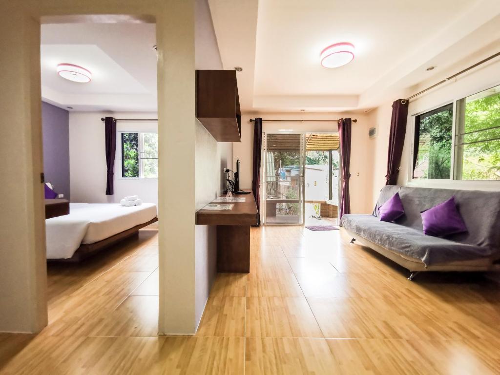 Postel nebo postele na pokoji v ubytování Harmony Naturist Resort Rawai Phuket 18yr minimum age only nudist nake d FKK