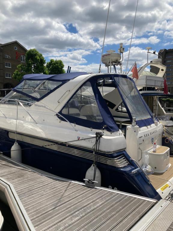 کل قایق در St Katherine Docks 2 با استفاده از گزینه‌های اتاق موجود است