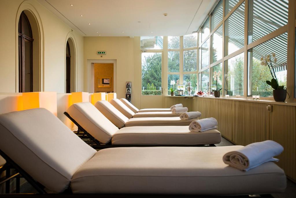 Posezení v ubytování Hôtel Des Trois Couronnes & Spa - The Leading Hotels of the World