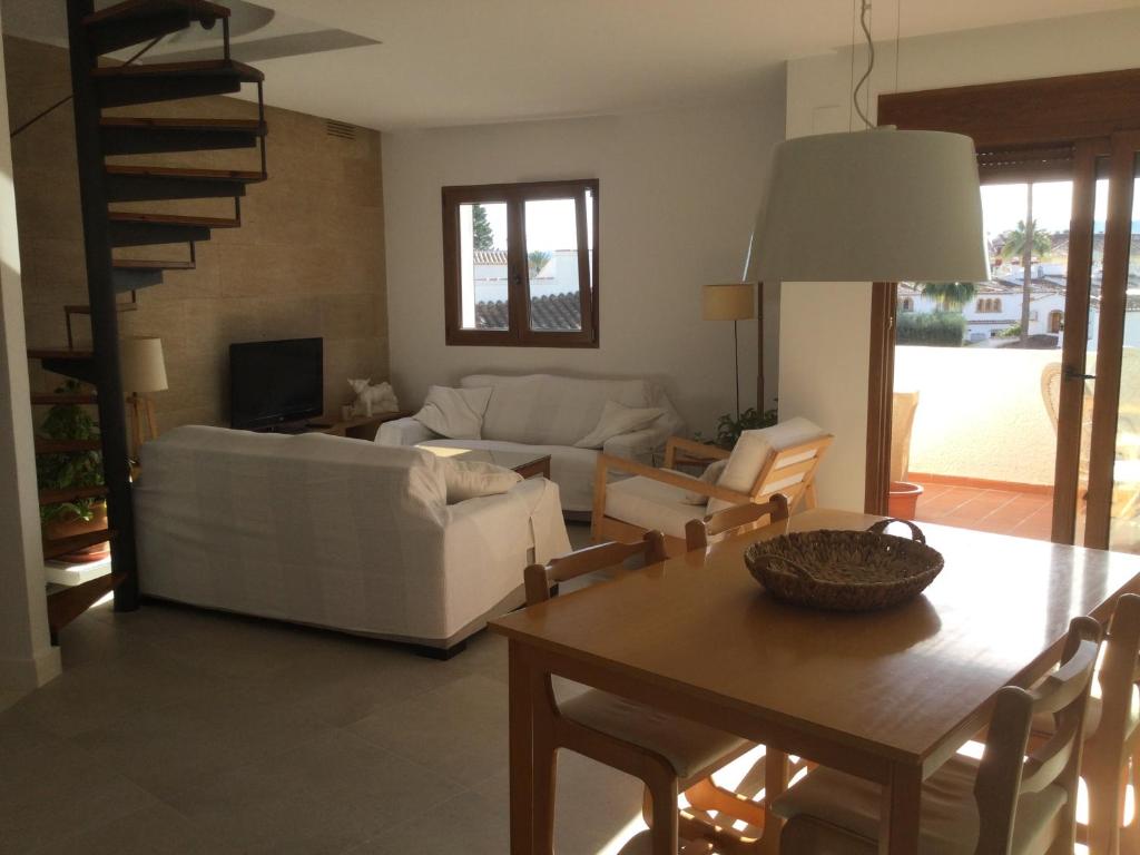 a living room with a white couch and a table at Apartamento Agua Azul in Jávea