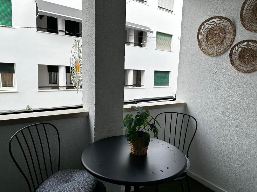Balkón nebo terasa v ubytování BASTINAZO ALOHADREAM - PREMIUM - La mejor ubicación con Aire Acondicionado, Insonorización, Terraza y Equipamiento en El Puerto de Santa María - Grupo de solo menores de 25 no aceptados salvo fianza adicional