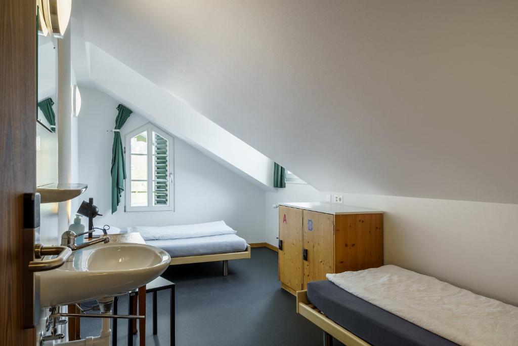 Postel nebo postele na pokoji v ubytování Backpackers Villa Sonnenhof - Hostel Interlaken