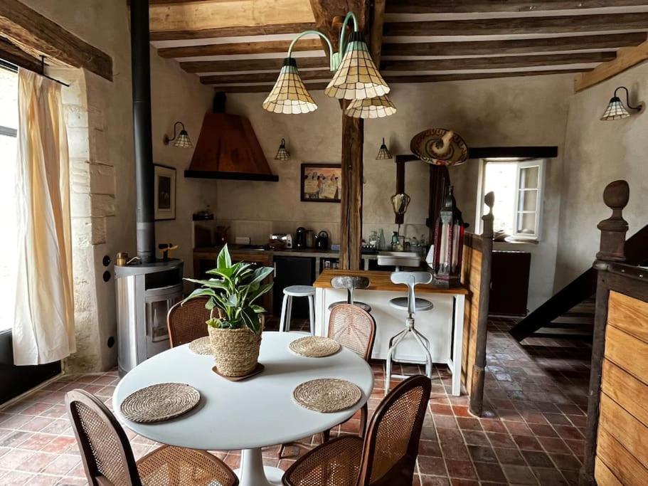 a kitchen and dining room with a table and chairs at Gîte des 3 Marchands in Buzançais
