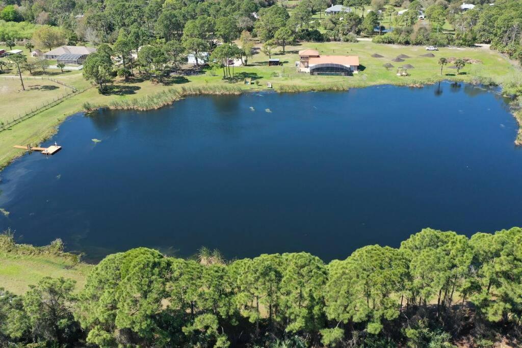 A Perfect Lakefront Cottage near New Smyrna Beach, Edgewater (updated prices 2024)