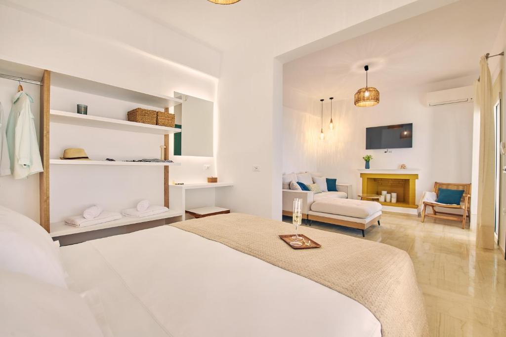Posteľ alebo postele v izbe v ubytovaní Vera Villa - Brand New Seafront Villa!