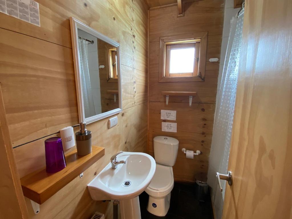 Koupelna v ubytování Hostal Palafito Waiwen