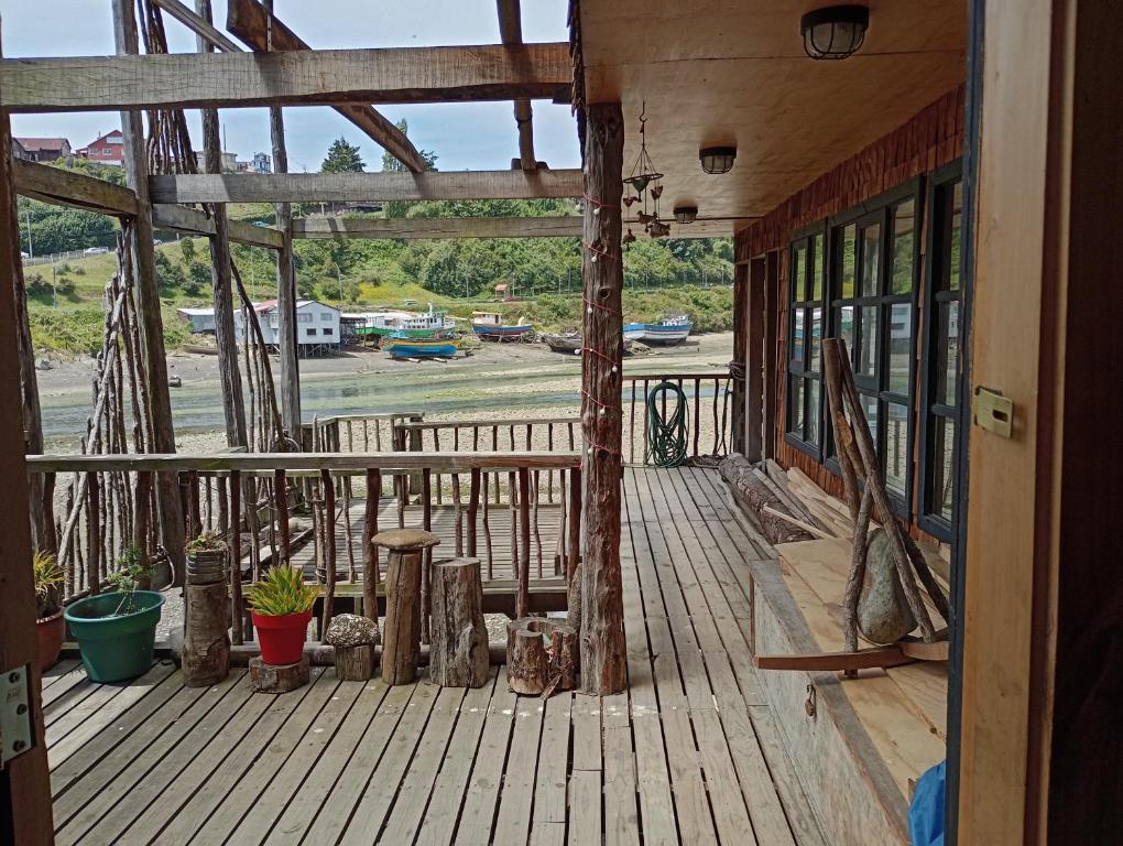 Balkón nebo terasa v ubytování Hostal Palafito Waiwen