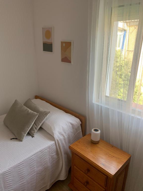 Postel nebo postele na pokoji v ubytování acogedor apartamento 2 dormitorios