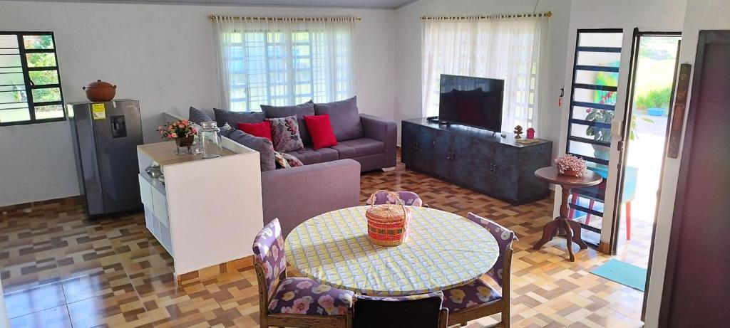 a living room with a couch and a table at Casa Azul Pinar del Rio San Agustín in San Agustín