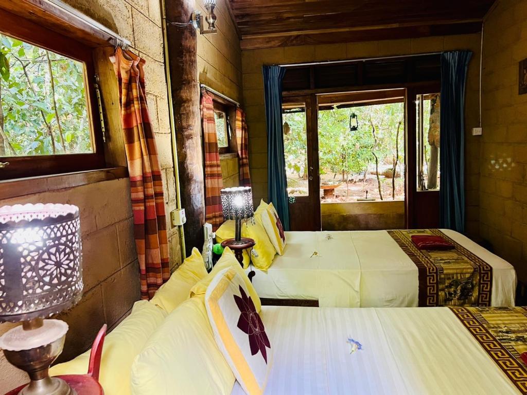 Postel nebo postele na pokoji v ubytování Kandy Eco Retreat
