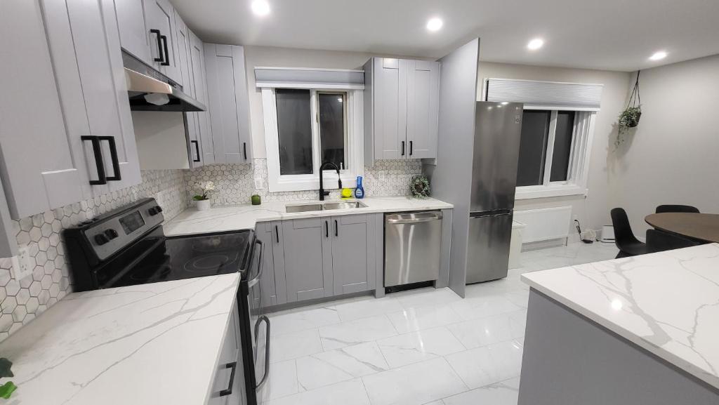 JstLikeHome - Serenity Suites & Guesthouse - Resim 45